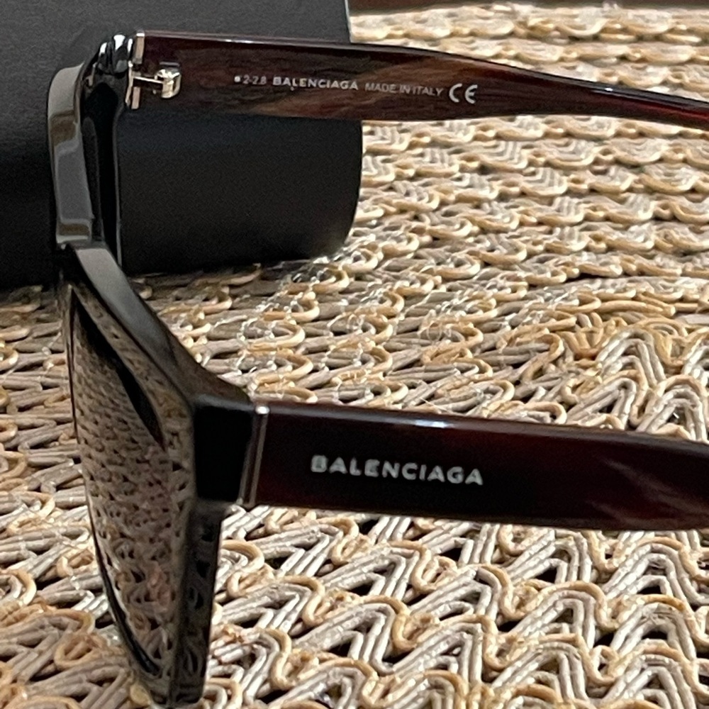 Balenciaga
Square Sunglasses - Picture 4 of 7